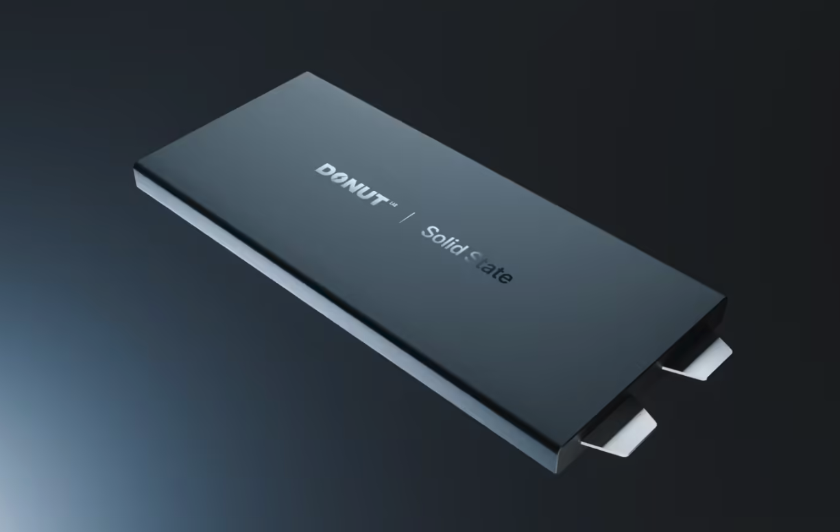 全球首款全固态电池量产电动摩托亮相CES 2026！5分钟快充、续航600公里